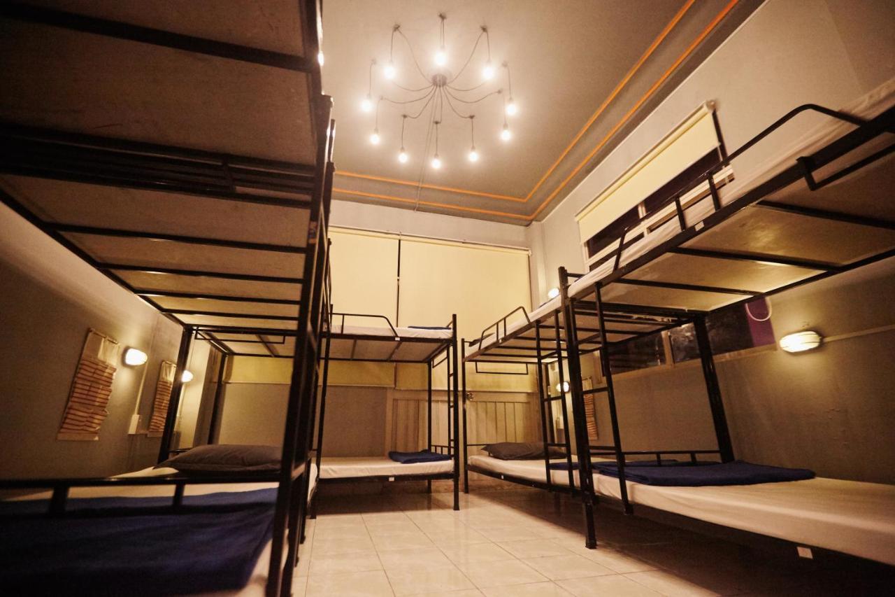 Dream Station - Saigon Hostel Хошимин Екстериор снимка